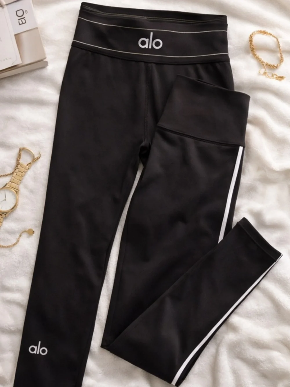 Alo Yoga Sculpting High-Waist Leggings | Black Minimal Luxe Athleisure |
